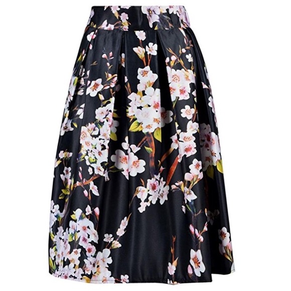 Floral midi skater skirt! - Picture 3 of 8
